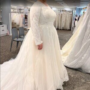 BRAND NEW A-Line Beaded Tulle Wedding Dress